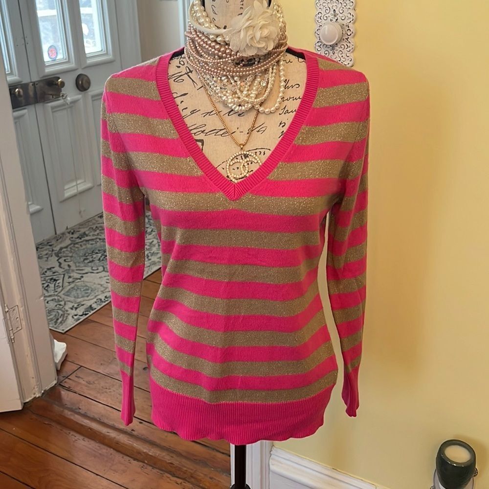 NY&Co Sz M Vneck Barbie Pink Gold Glitter Sweater EUC